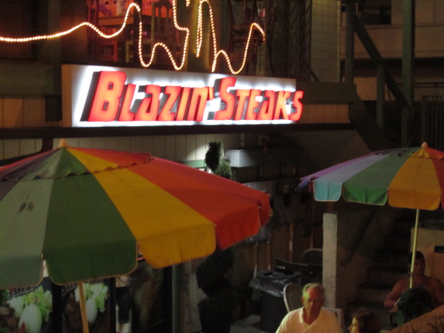 お勧めのプレートランチのお店「Blazin Steaks 」