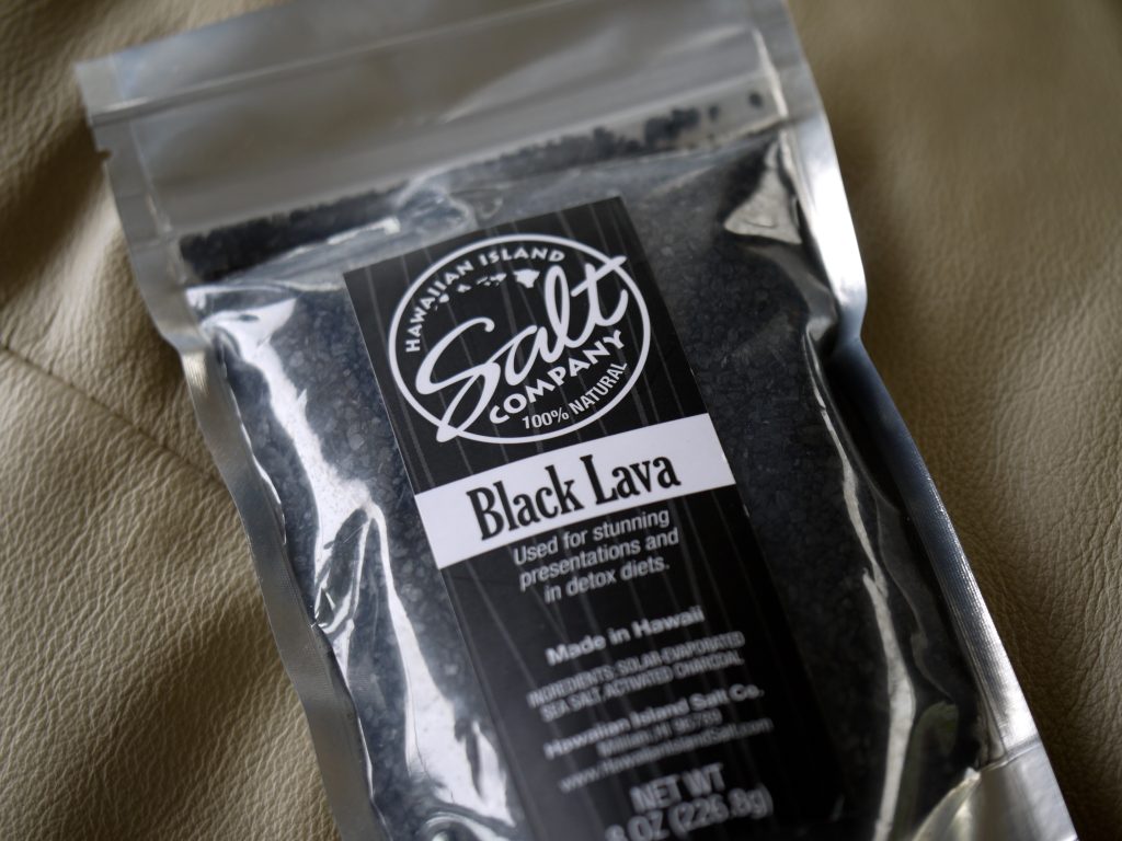 お土産で貰った　ブラック・ラバ・シーソルト♪(Black Lava)